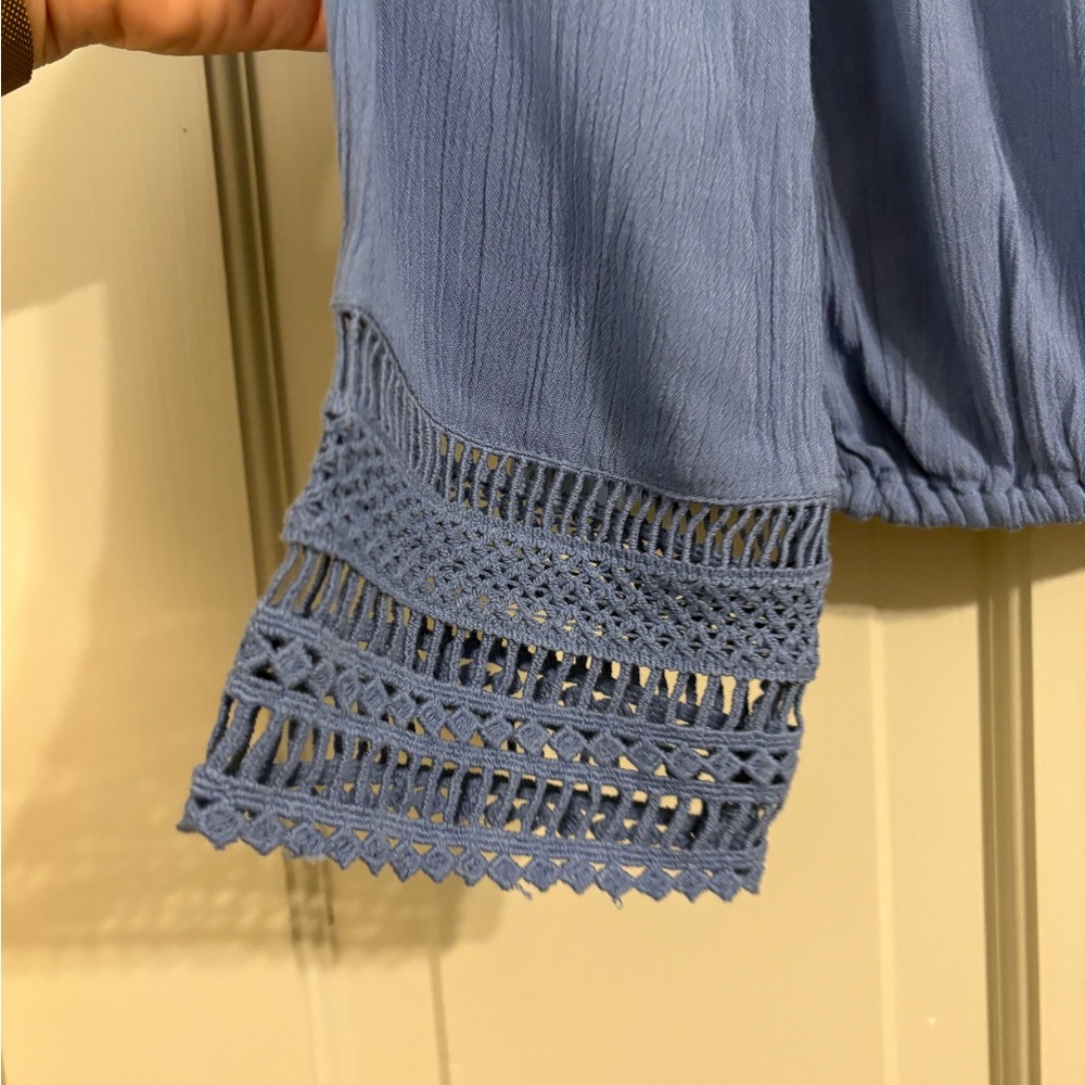 NEW Guess XS Blue Surplice Lace Trim Long Sleeve V Neck Blouse - Picture 5 of 6
